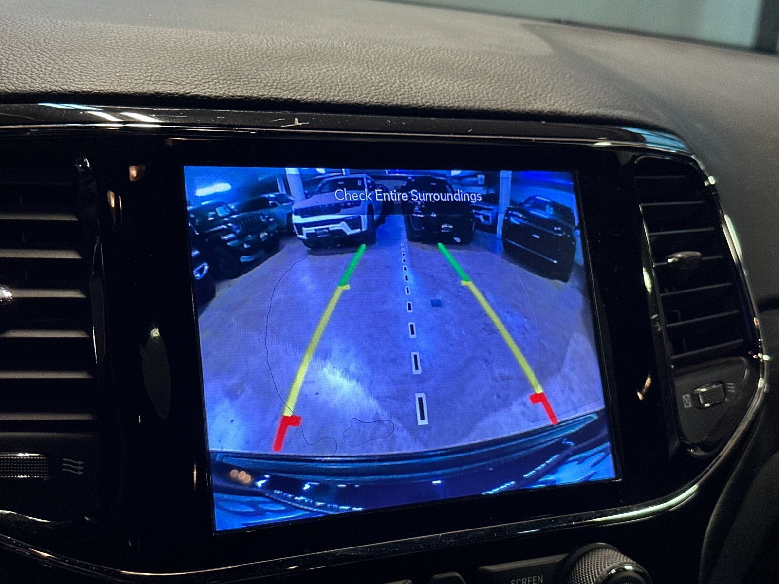 Certified 2020 Jeep Grand Cherokee Altitude AWD/4WD image 16