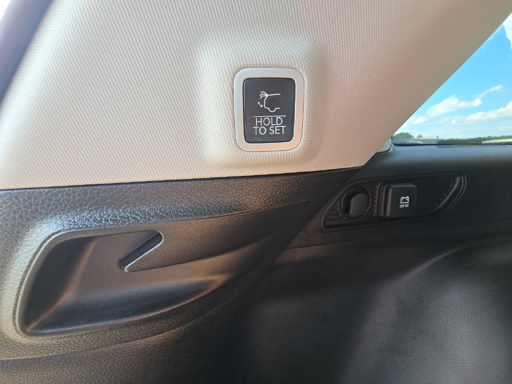 Used 2023 Jeep Grand Cherokee Limited w/ Luxury Tech Group II AWD/4WD image 33