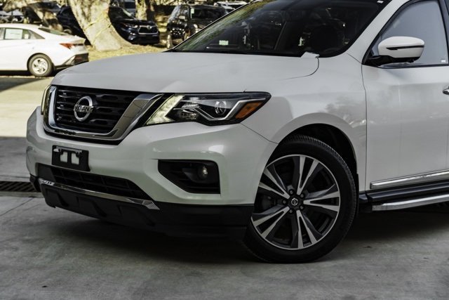 Used 2019 Nissan Pathfinder Platinum image 3