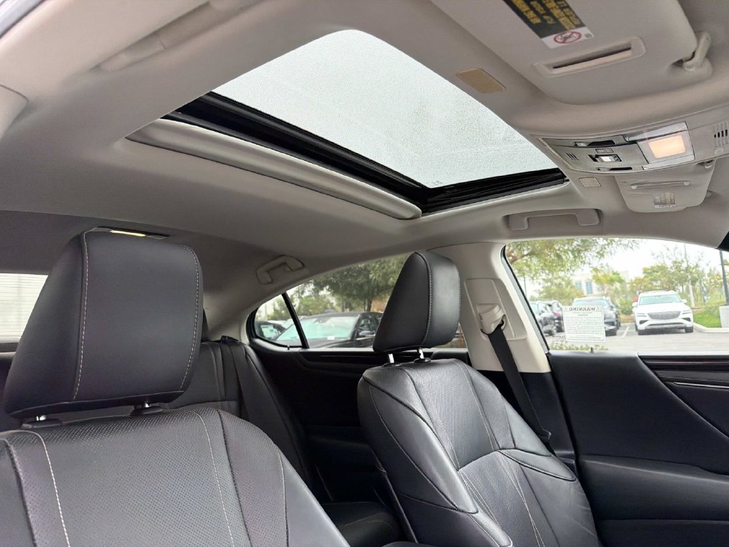Used 2021 Lexus ES 300h w/ Accessory Package FWD image 22