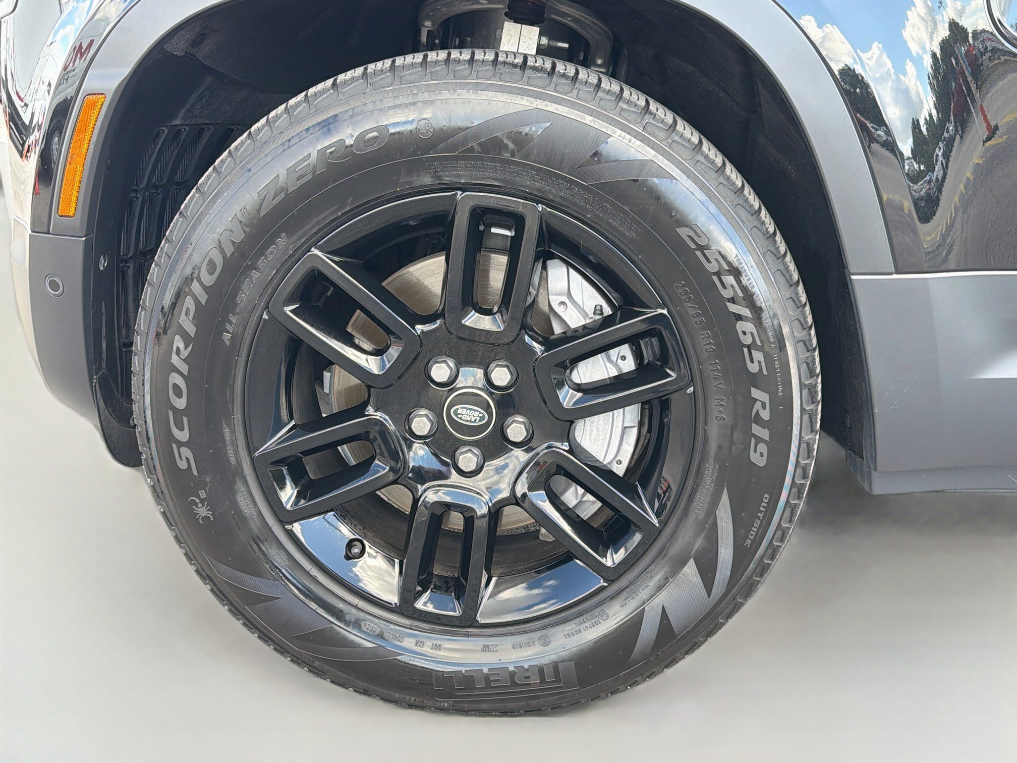 Used 2025 Land Rover Defender 110 S AWD/4WD image 42