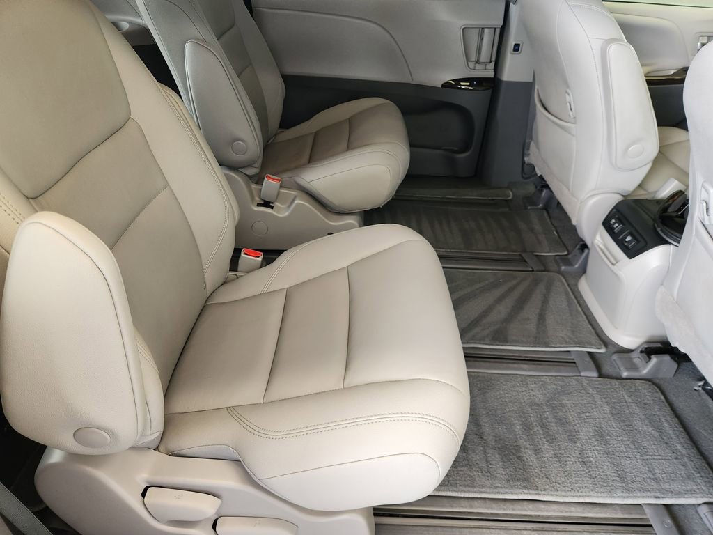 Used 2020 Toyota Sienna XLE Premium w/ Carpet Mat Package AWD/4WD image 32