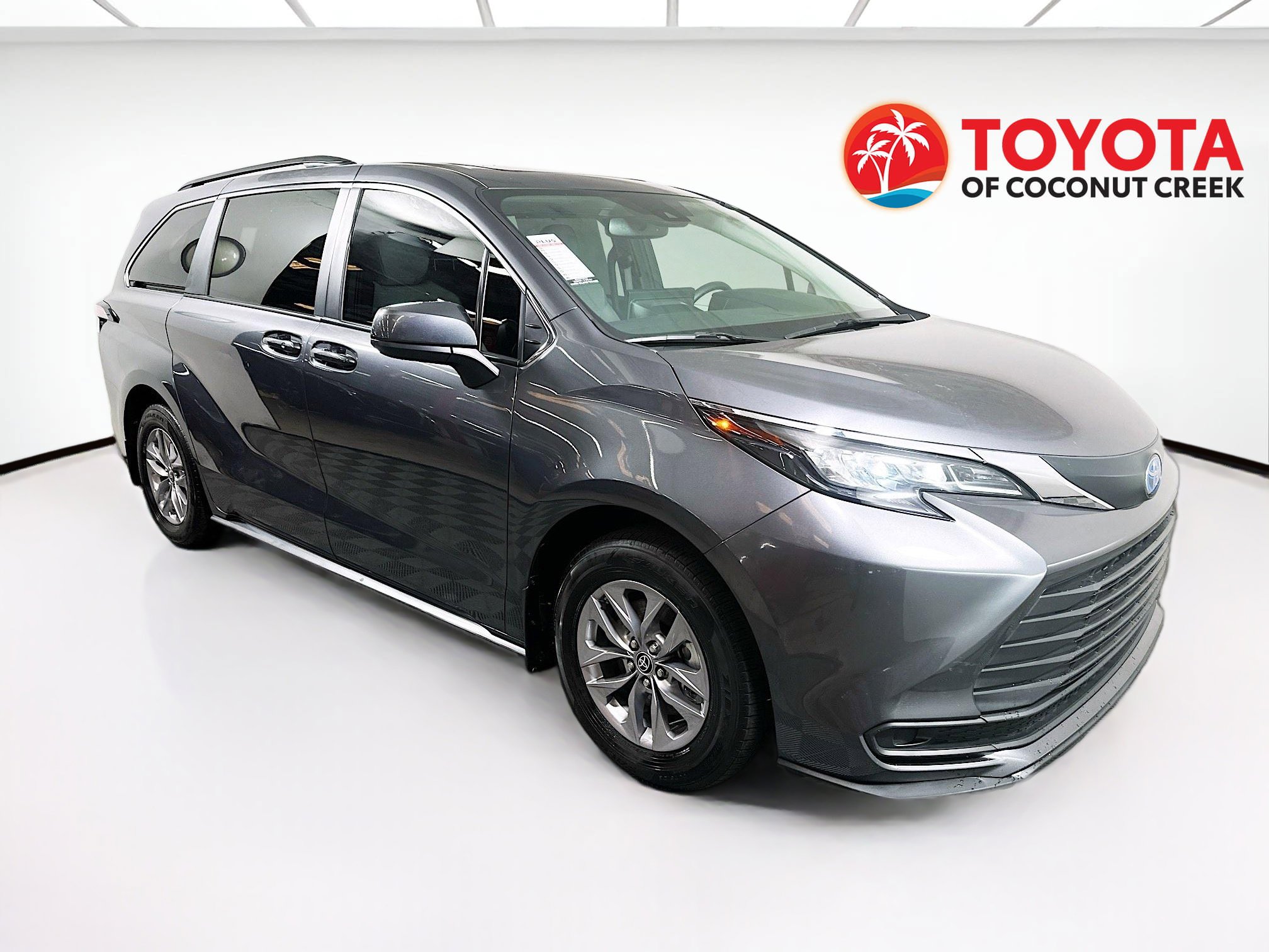 Used 2025 Toyota Sienna LE w/ LE Plus Package