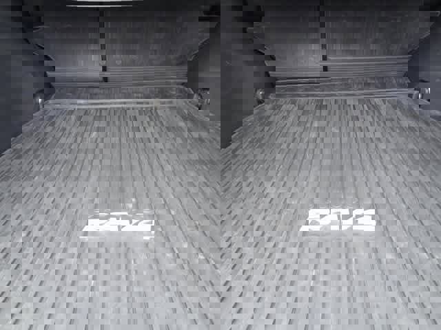 Used 2019 Toyota RAV4 LE image 18