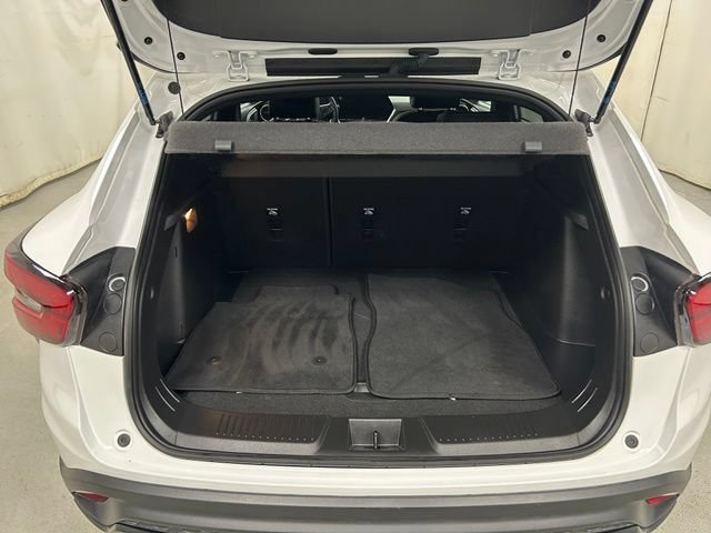 Used 2024 Chevrolet Trax RS w/ Sunroof Package FWD image 11