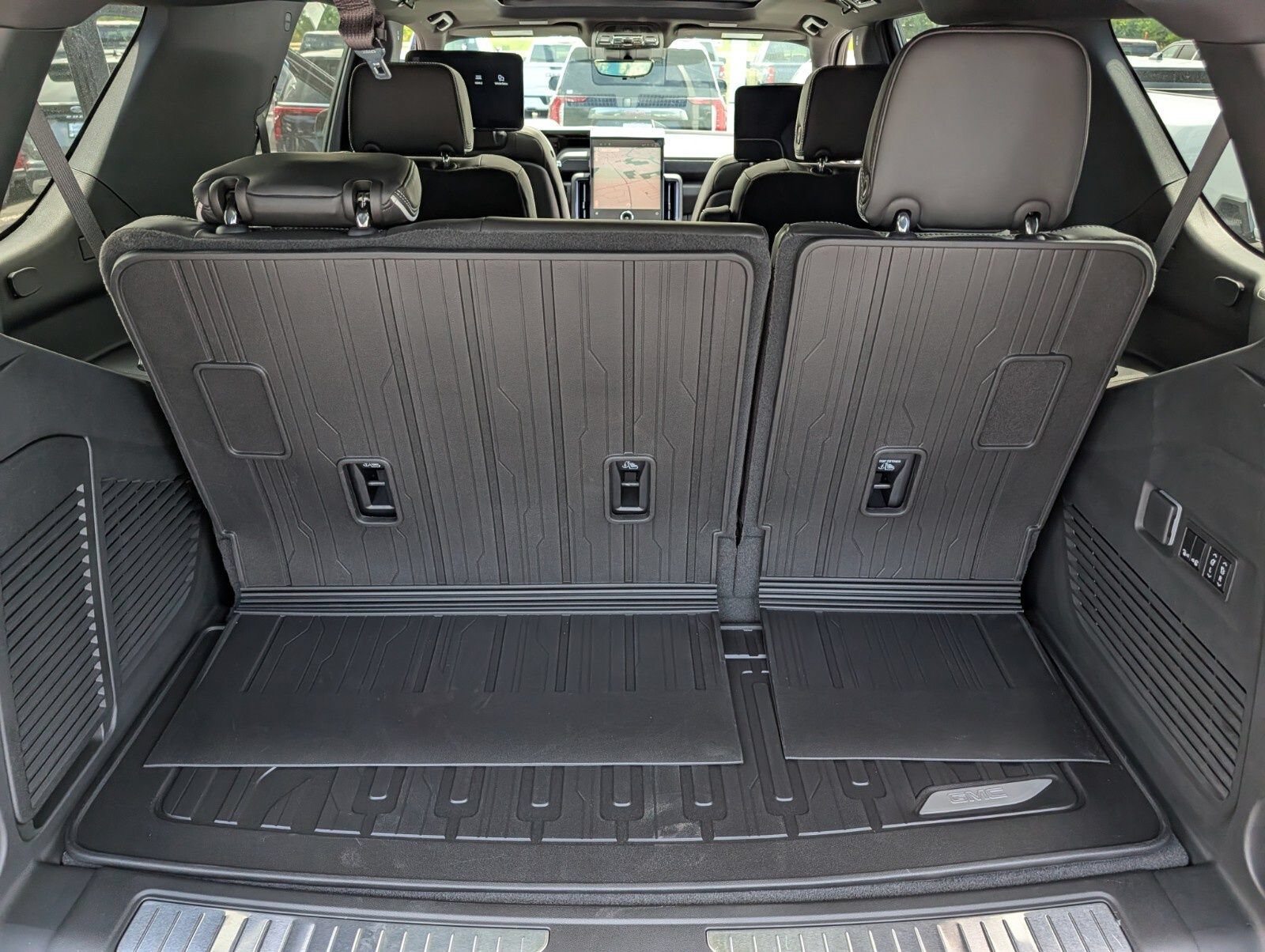 New 2026 GMC Yukon AT4 Ultimate w/ LPO, Floor Liner Package AWD/4WD image 32