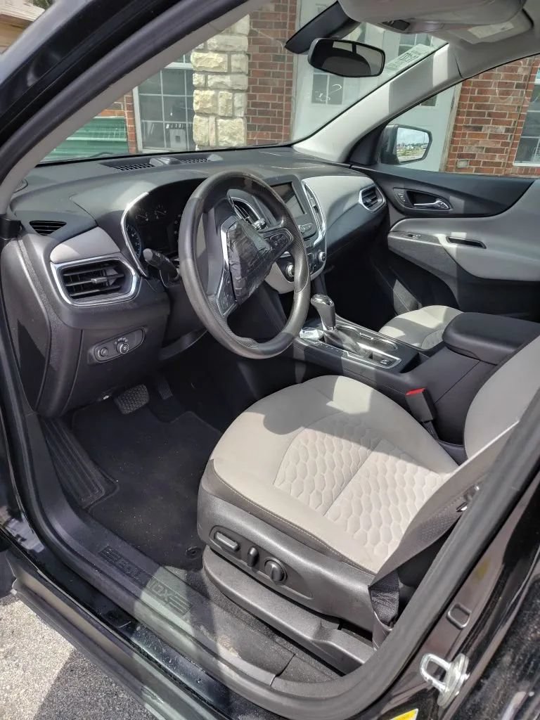 Used 2019 Chevrolet Equinox LS w/ LPO, Cargo Package FWD image 5