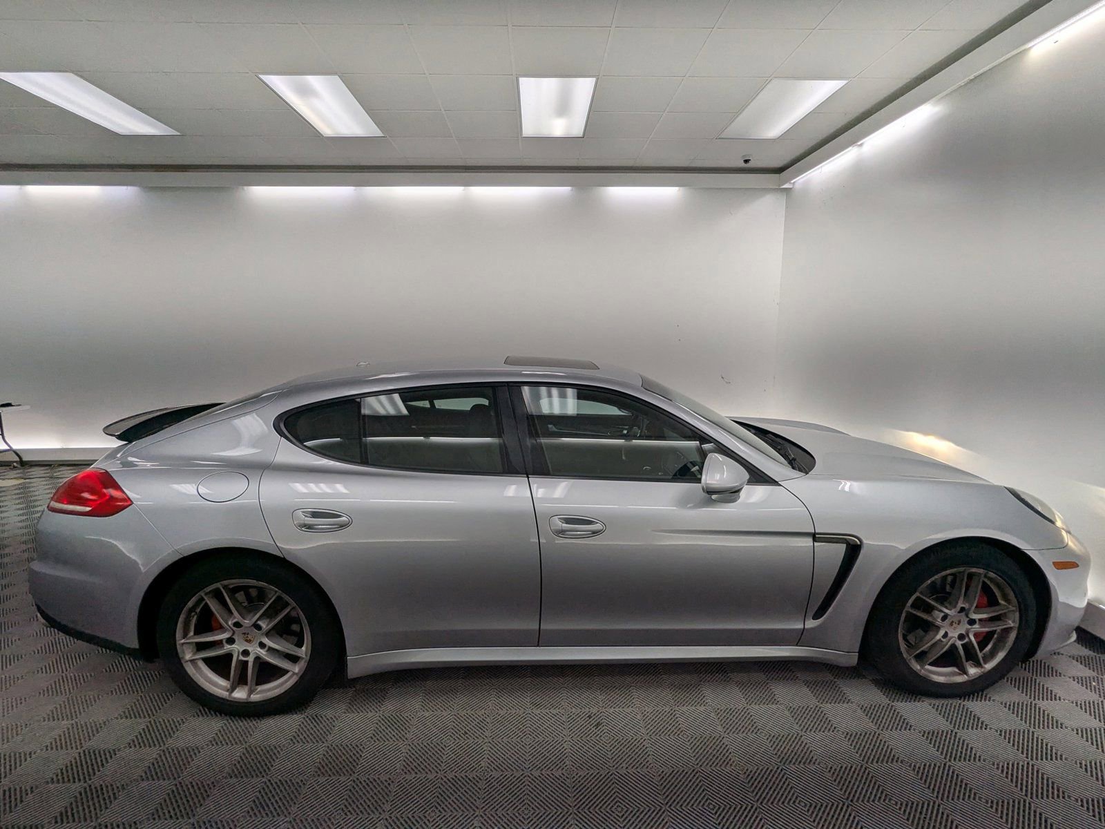 Used 2015 Porsche Panamera 4 image 7