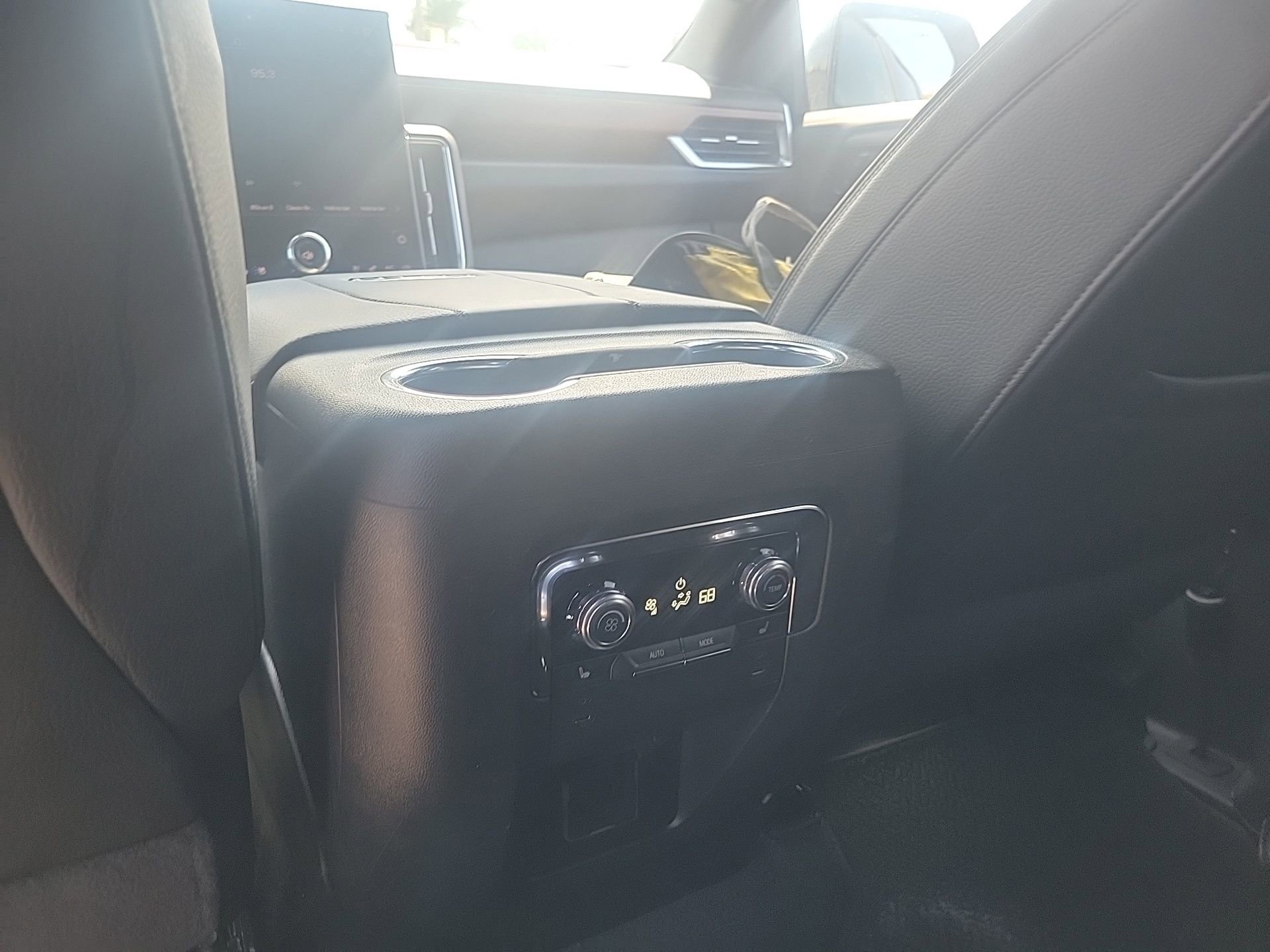 Used 2025 GMC Yukon XL Denali image 24