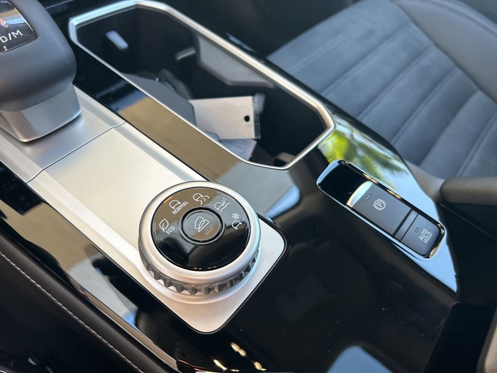 New 2026 Mitsubishi Outlander SE image 9