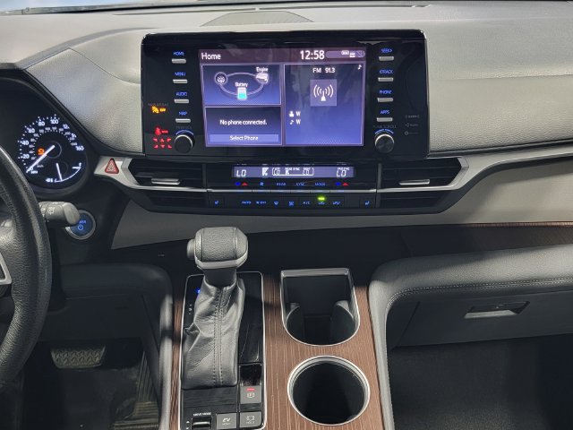 Used 2022 Toyota Sienna XLE FWD image 18