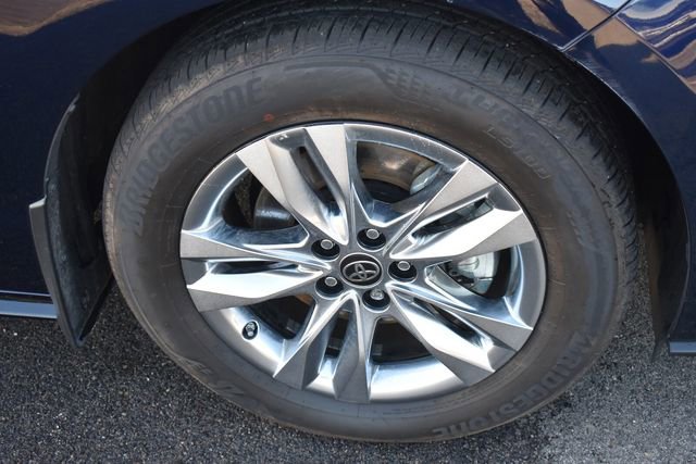 Used 2023 Toyota Sienna Limited image 11