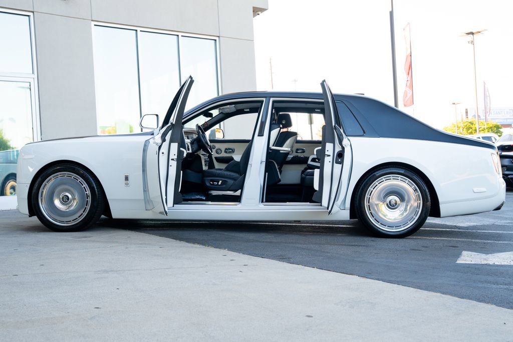 Used 2019 Rolls-Royce Phantom Sedan image 17
