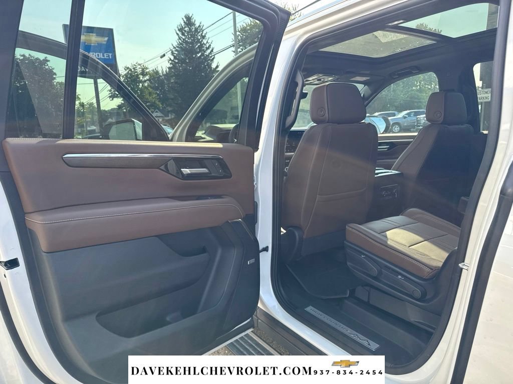 Used 2025 Chevrolet Suburban High Country AWD/4WD image 21