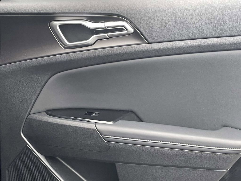 Used 2024 Kia Sportage EX image 18