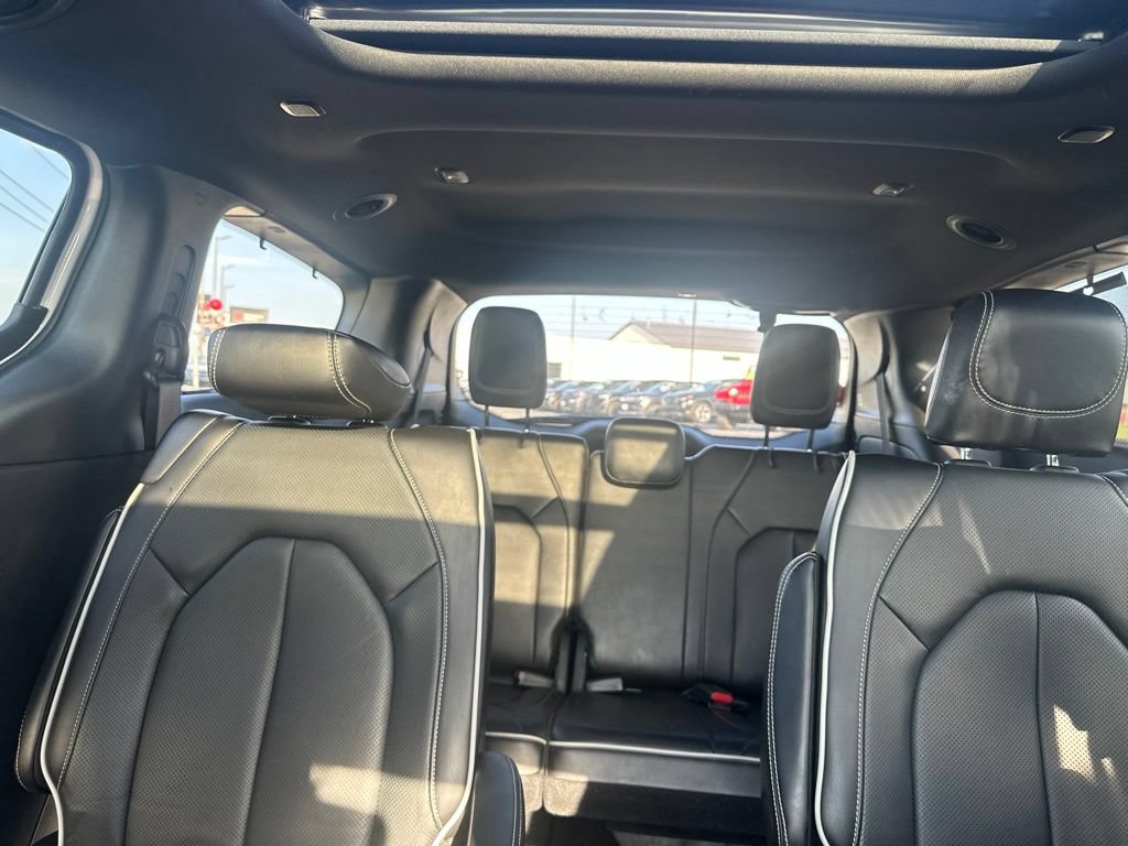 Used 2025 Chrysler Pacifica Limited FWD image 41