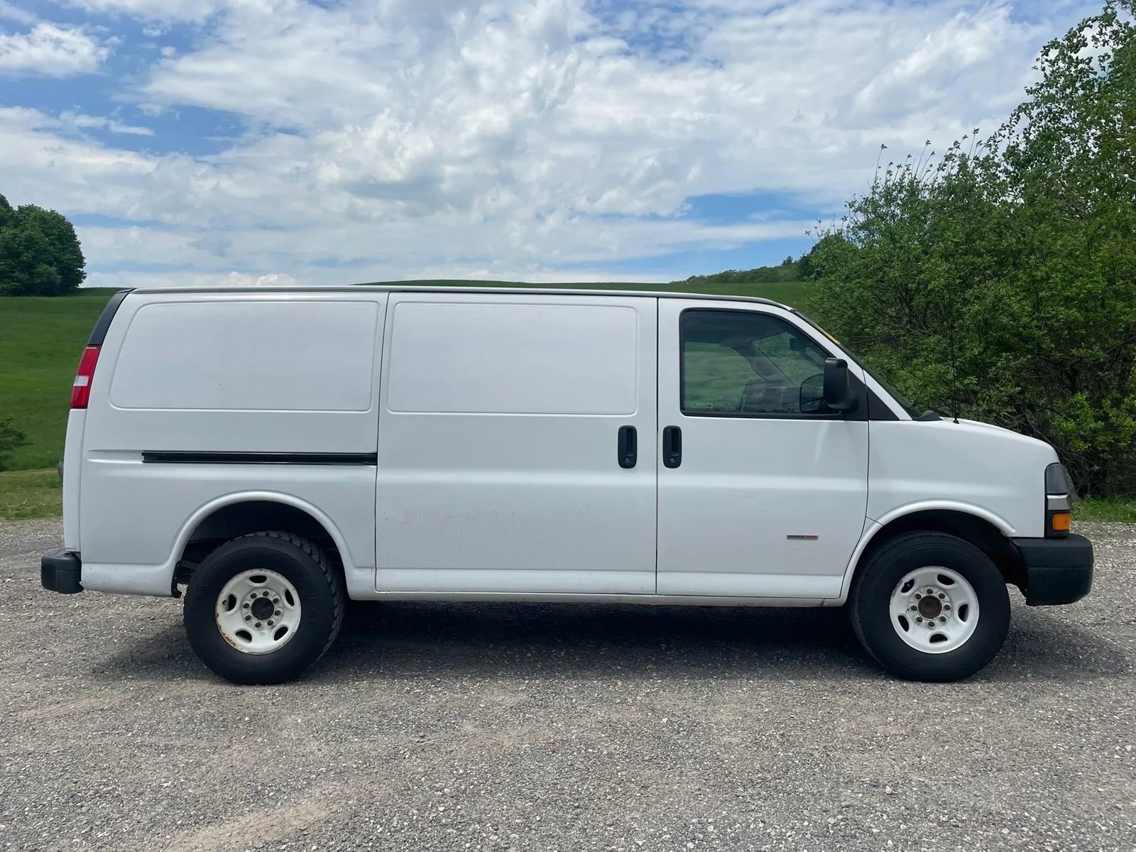 Used 2019 Chevrolet Express 2500 RWD image 3