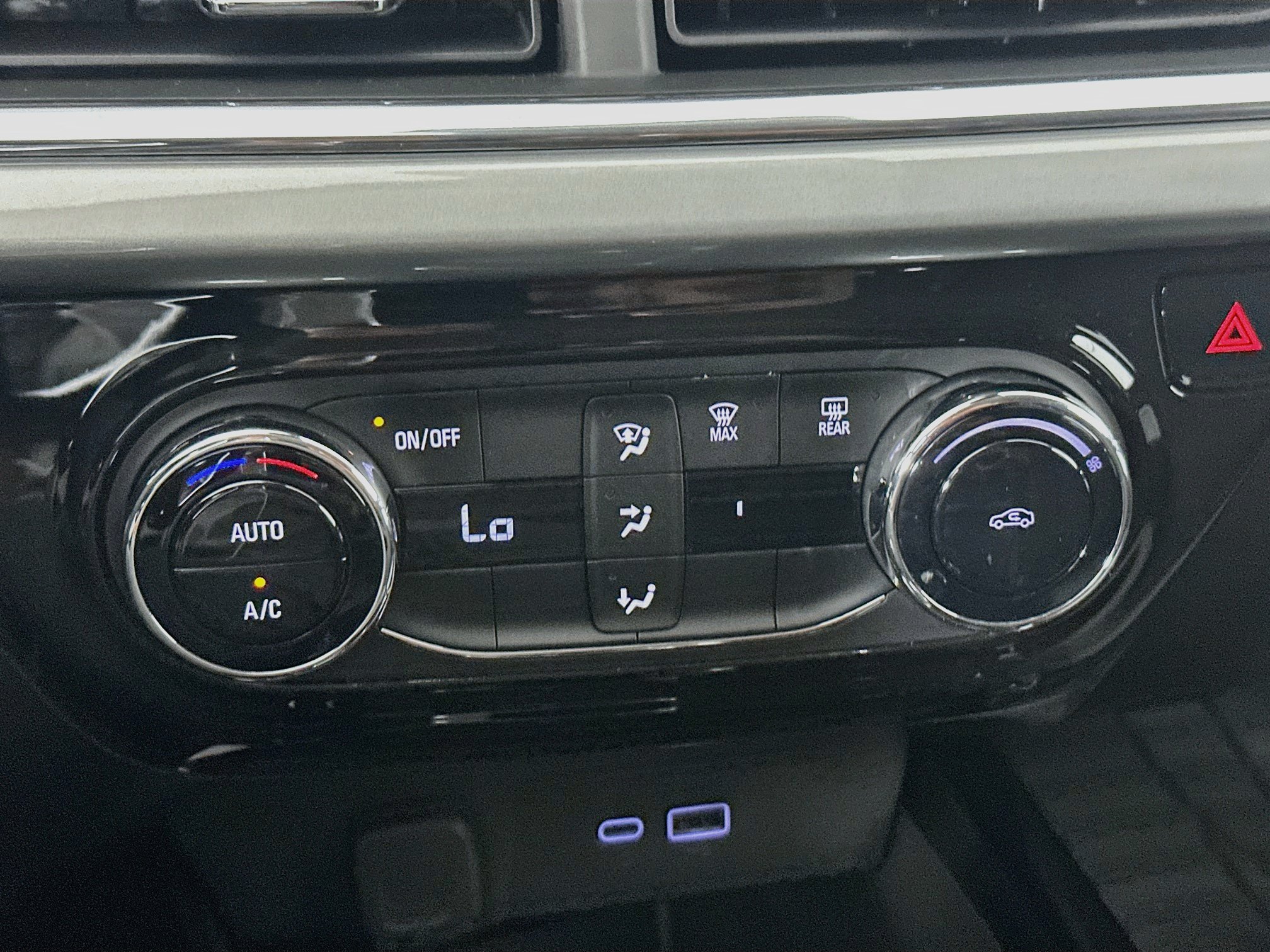 Used 2025 Chevrolet Trax LT FWD image 22