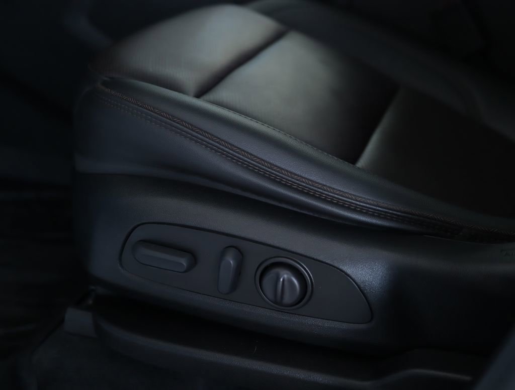 Certified 2023 Chevrolet Traverse High Country w/ LPO, Floor Liner Package image 22