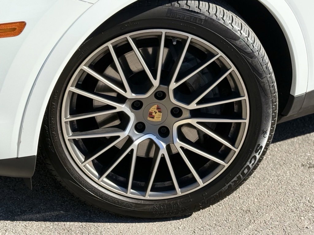 Used 2023 Porsche Cayenne image 12