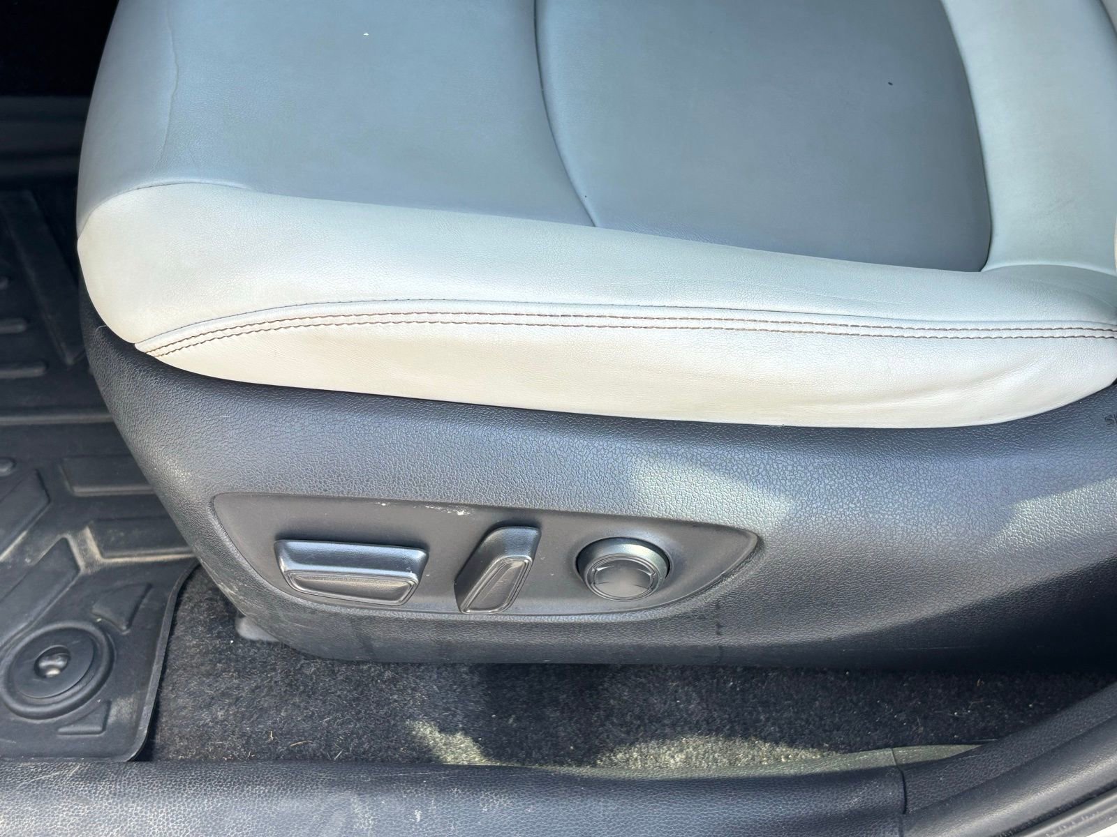 Used 2020 Toyota RAV4 XLE Premium FWD image 18