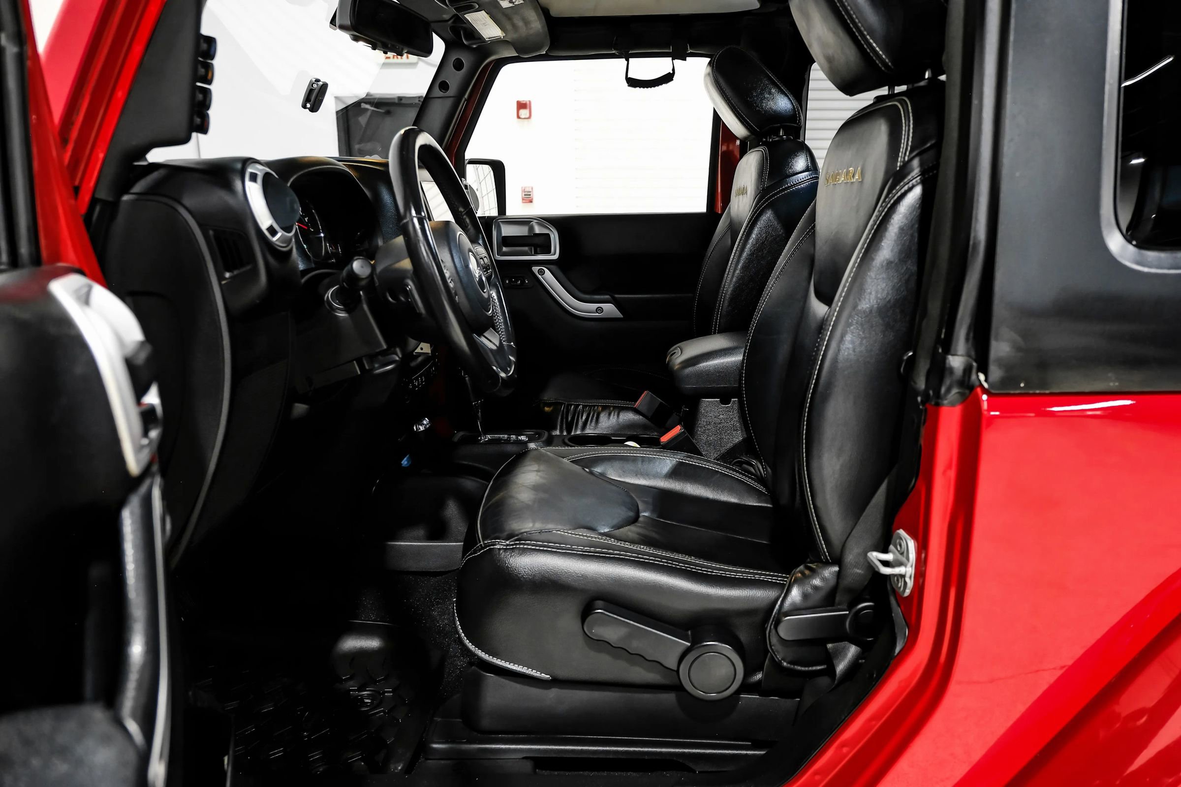 Used 2014 Jeep Wrangler Sahara w/ Connectivity Group image 19