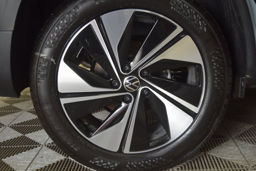 New 2025 Volkswagen Taos SE image 10