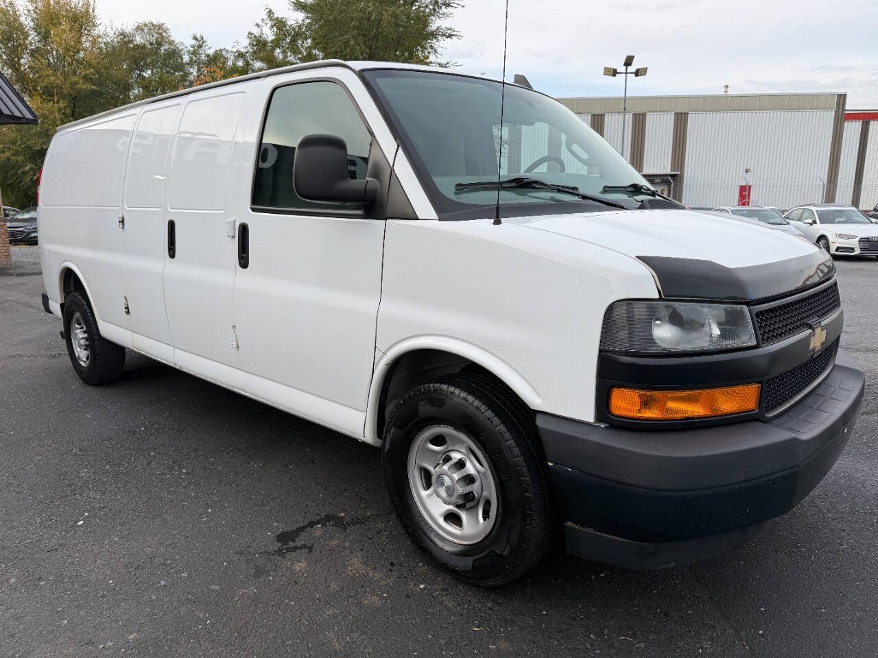 Used 2019 Chevrolet Express 3500 Extended w/ Driver Convenience Package RWD image 3