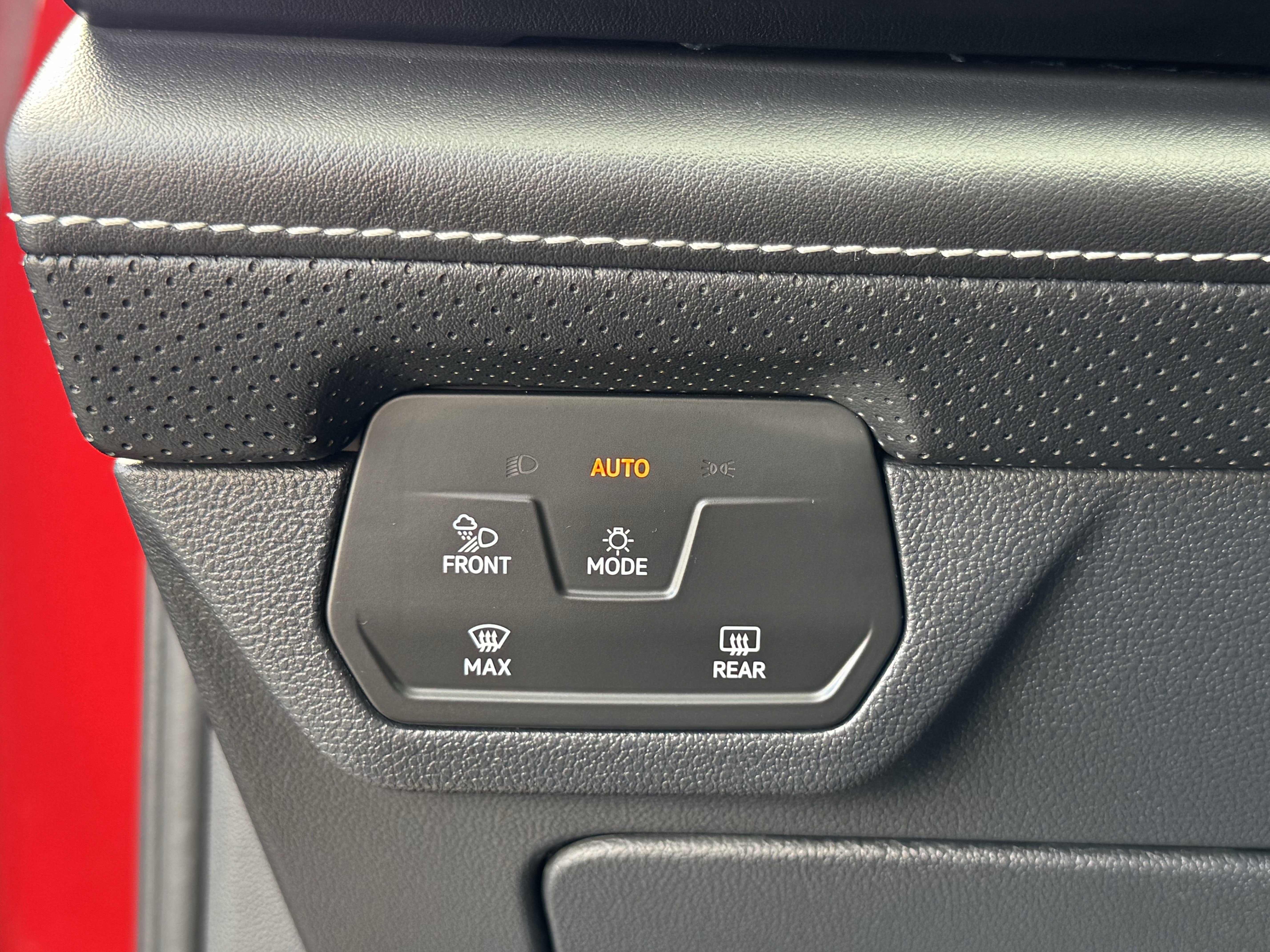 Used 2025 Volkswagen Atlas SE image 30