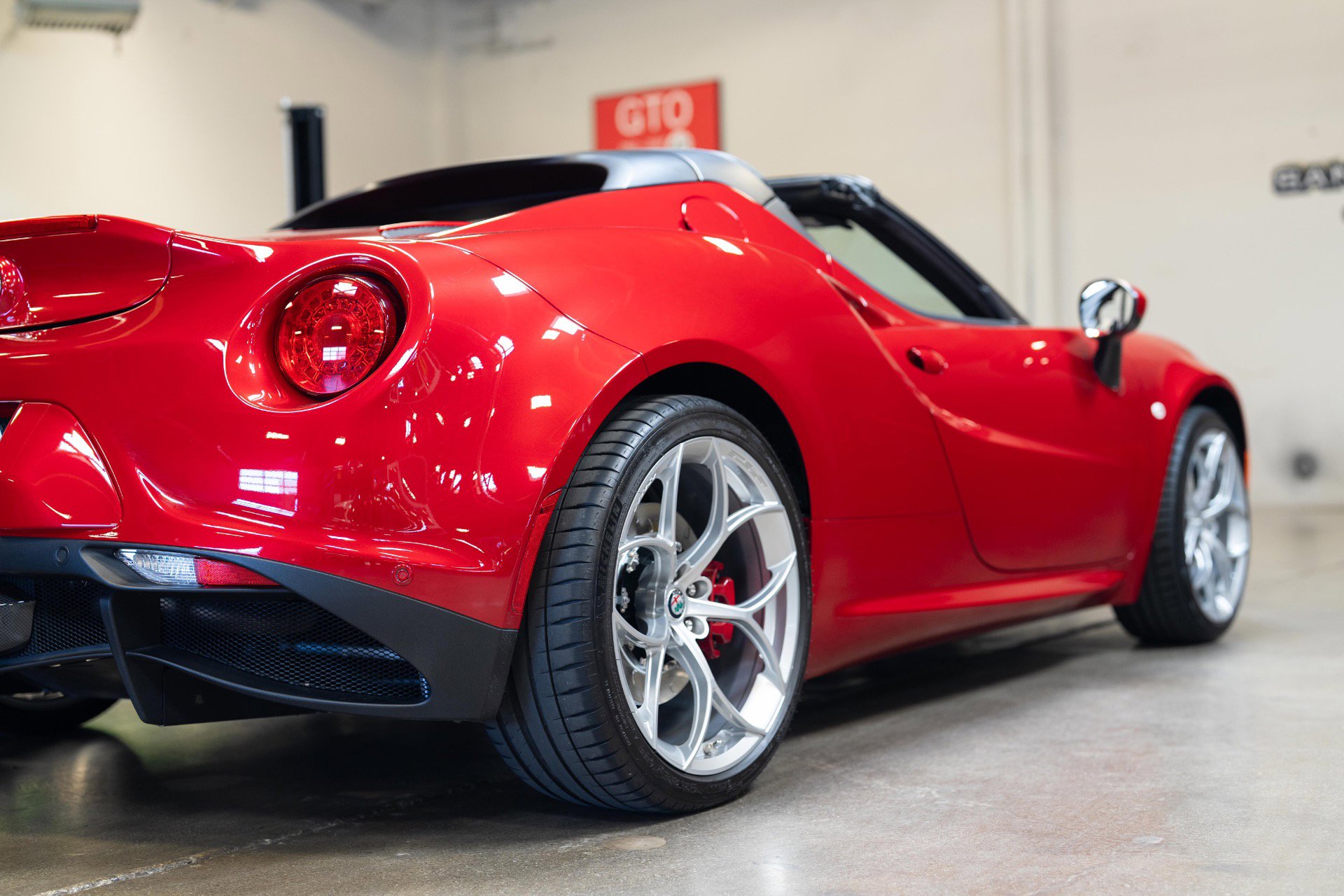 Used 2018 Alfa Romeo 4C Spider w/ Convenience Group - Spider image 60