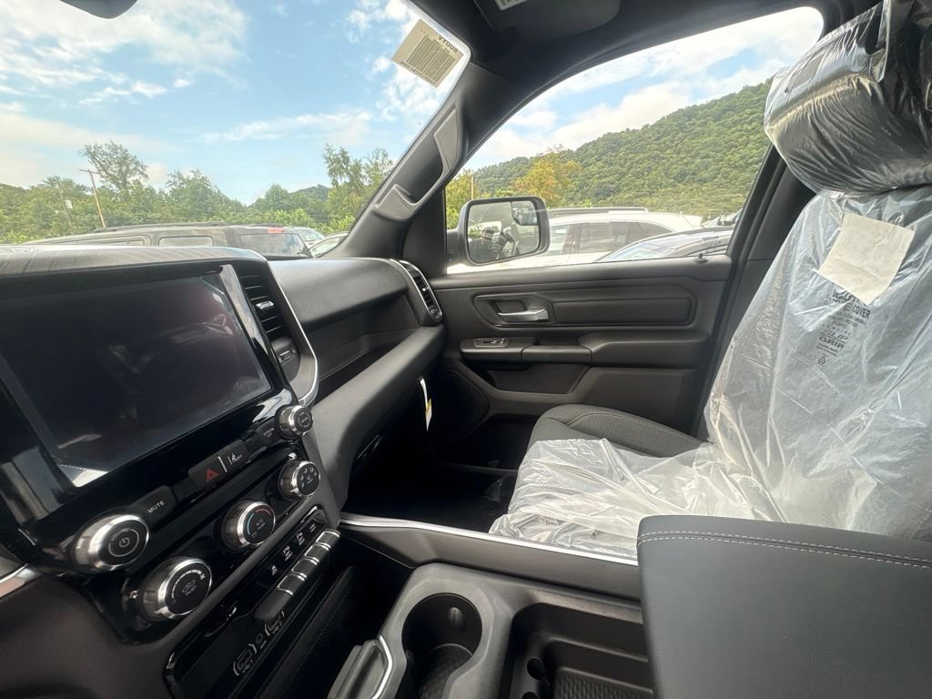 New 2026 RAM 1500 Express AWD/4WD image 26