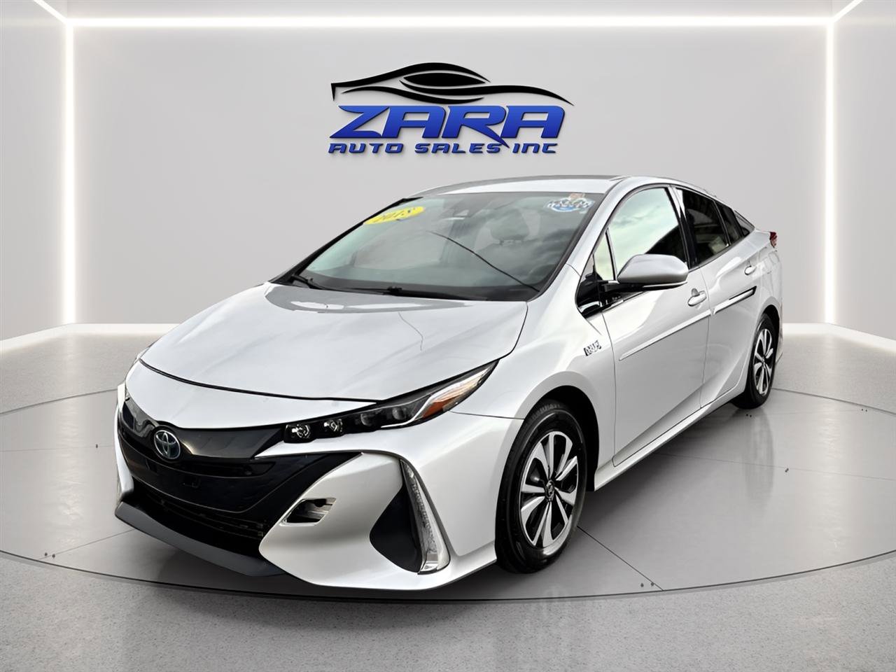 Used 2018 Toyota Prius Prime Plus image 2