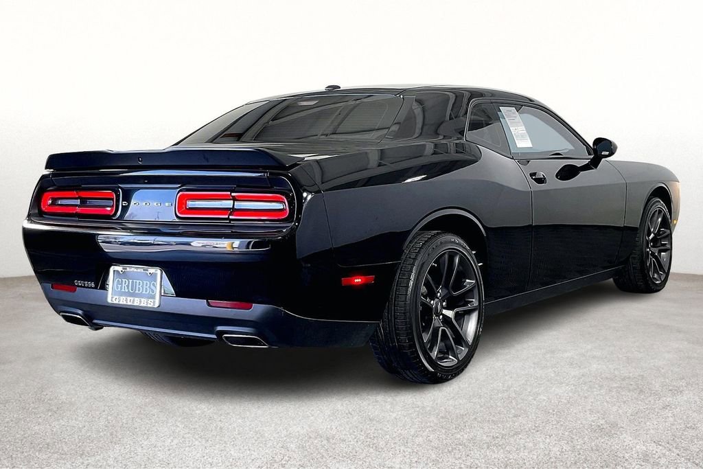 Used 2023 Dodge Challenger SXT image 2