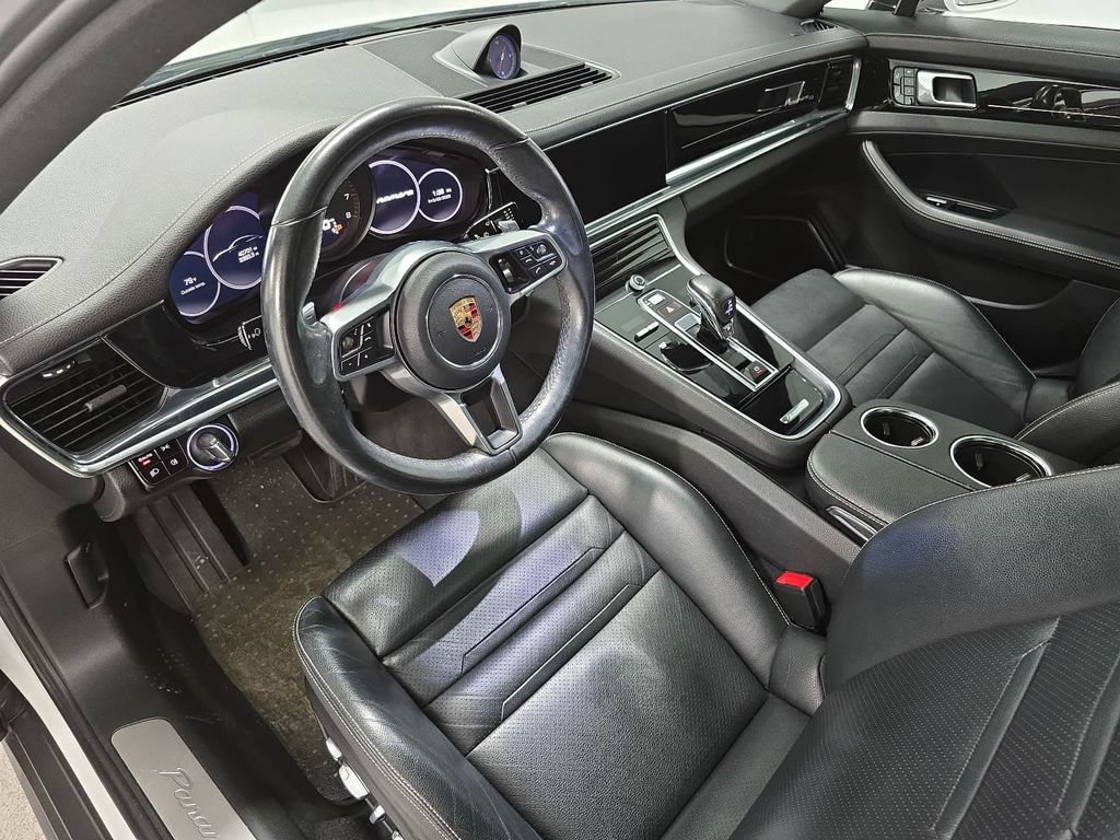 Used 2020 Porsche Panamera image 4