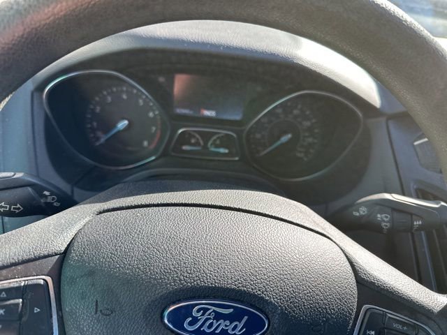 Used 2018 Ford Focus SE w/ SE Appearance Package image 15