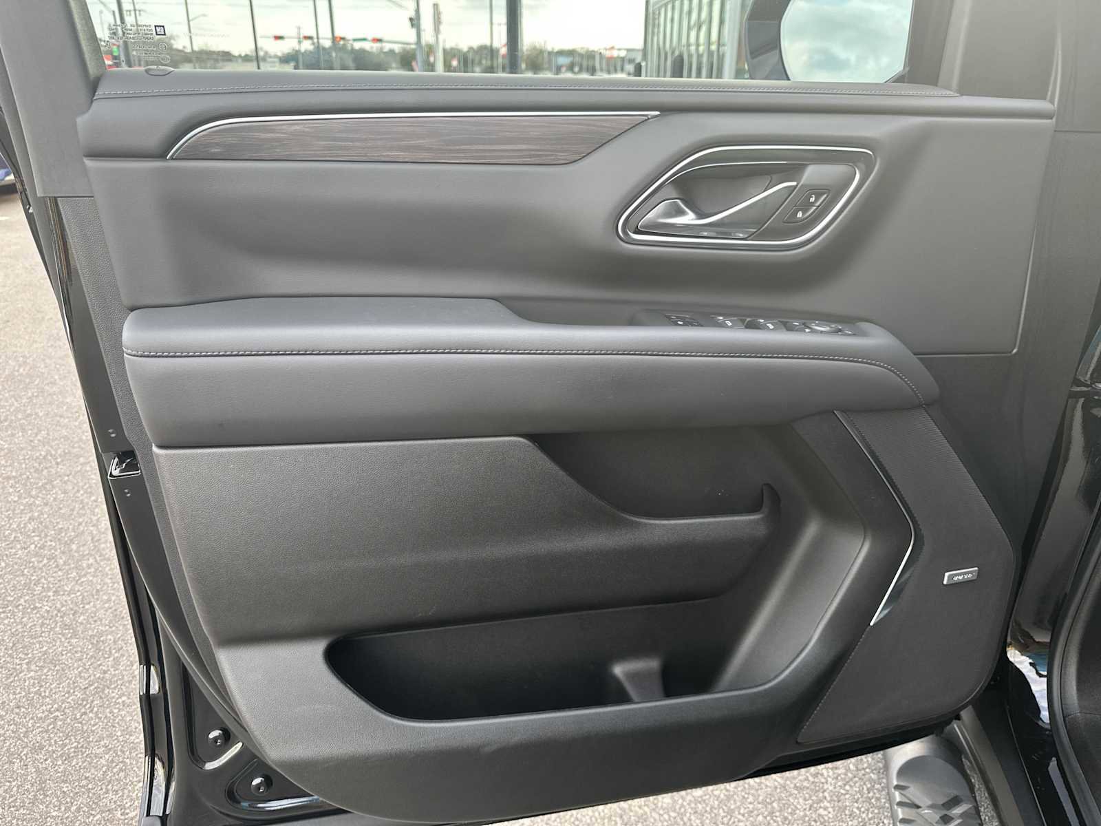 Used 2024 Chevrolet Suburban Z71 w/ Luxury Package image 12