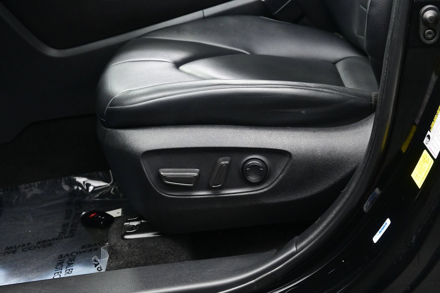 Used 2023 Toyota Highlander XLE AWD/4WD image 11
