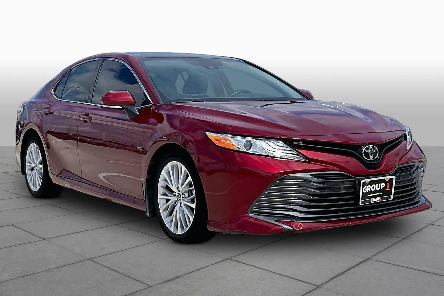 Used 2019 Toyota Camry XLE FWD image 3