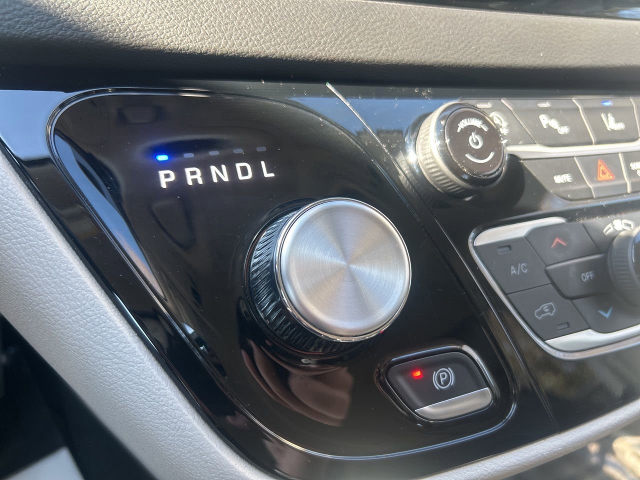 Used 2024 Chrysler Pacifica Touring-L image 22