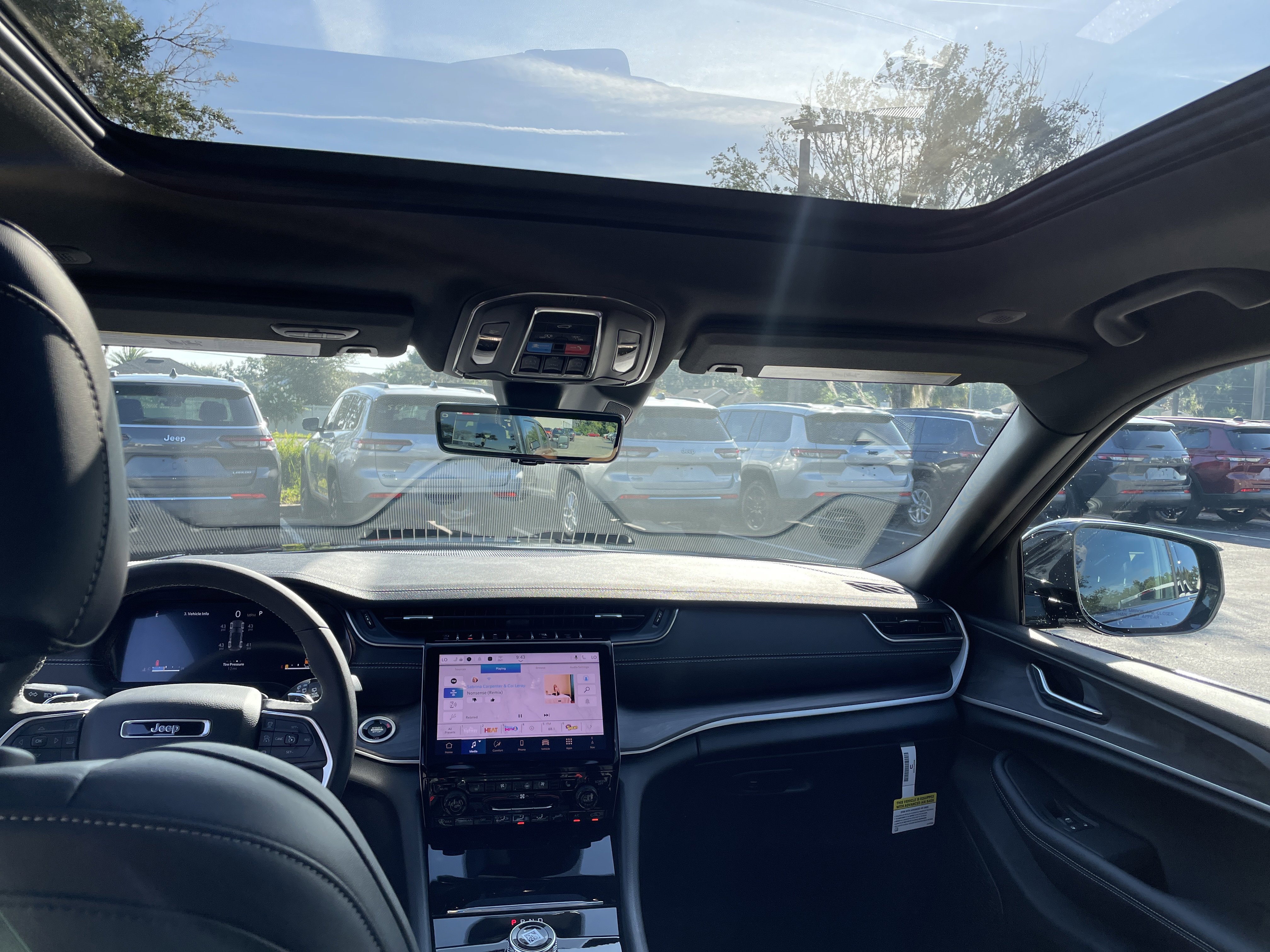 New 2025 Jeep Grand Cherokee Limited w/ Luxury Tech Group II image 42