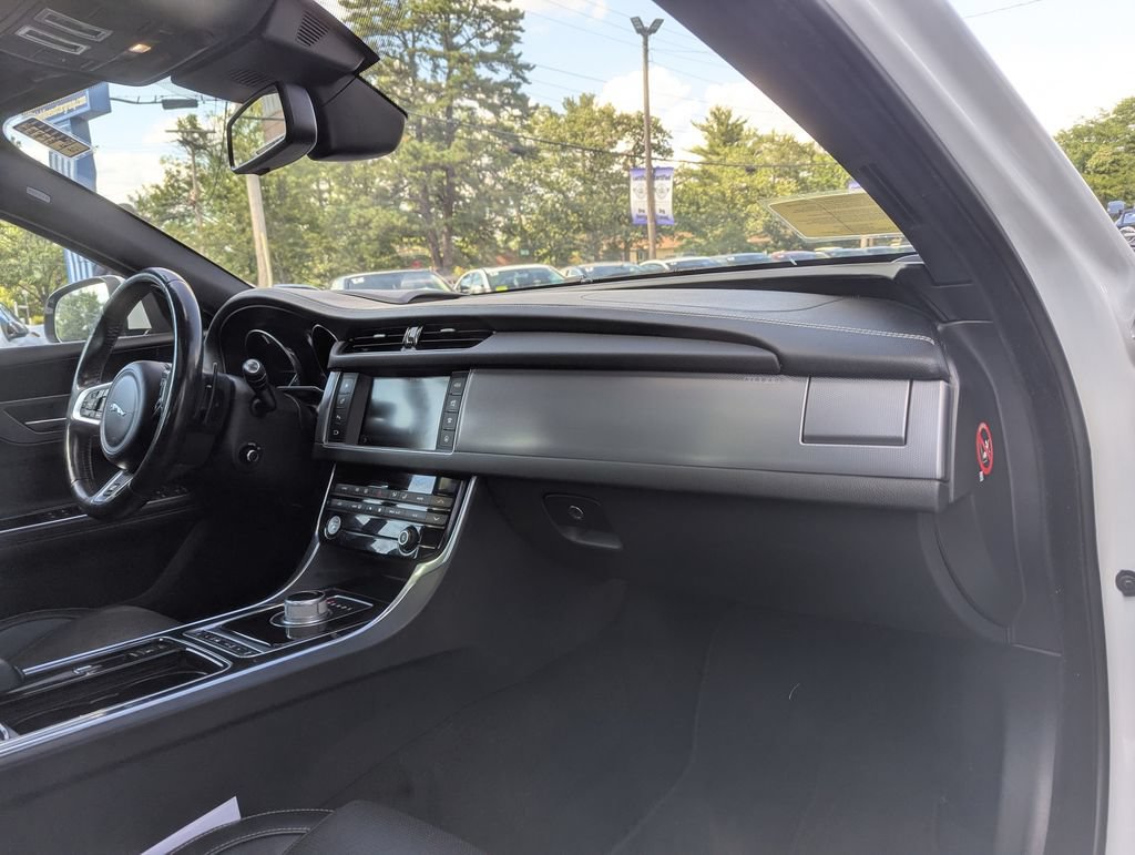 Used 2016 Jaguar XF R-Sport AWD/4WD image 36