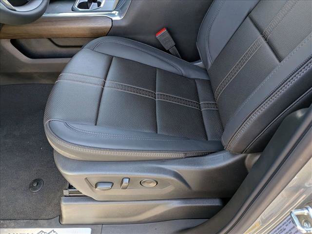 New 2026 Chevrolet Silverado 2500 High Country w/ High Country Premium Package AWD/4WD video 4