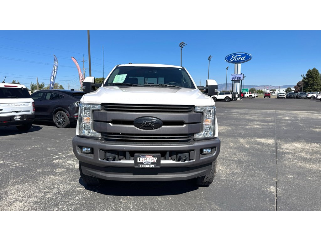 Used 2018 Ford F350 Lariat image 3