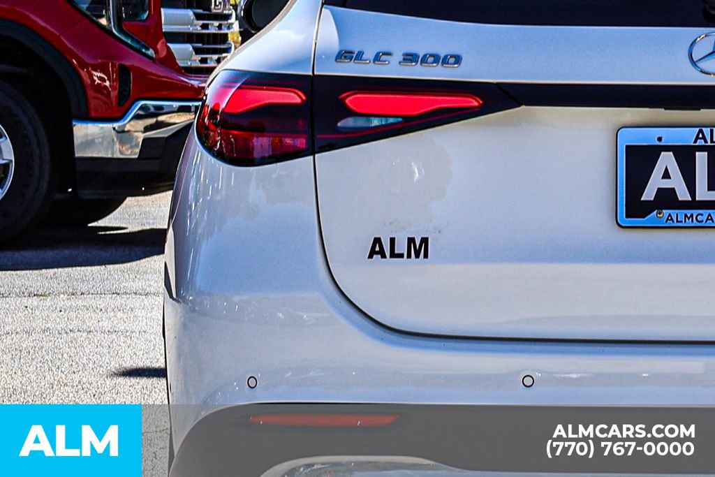 Used 2025 Mercedes-Benz GLC 300 4MATIC image 12