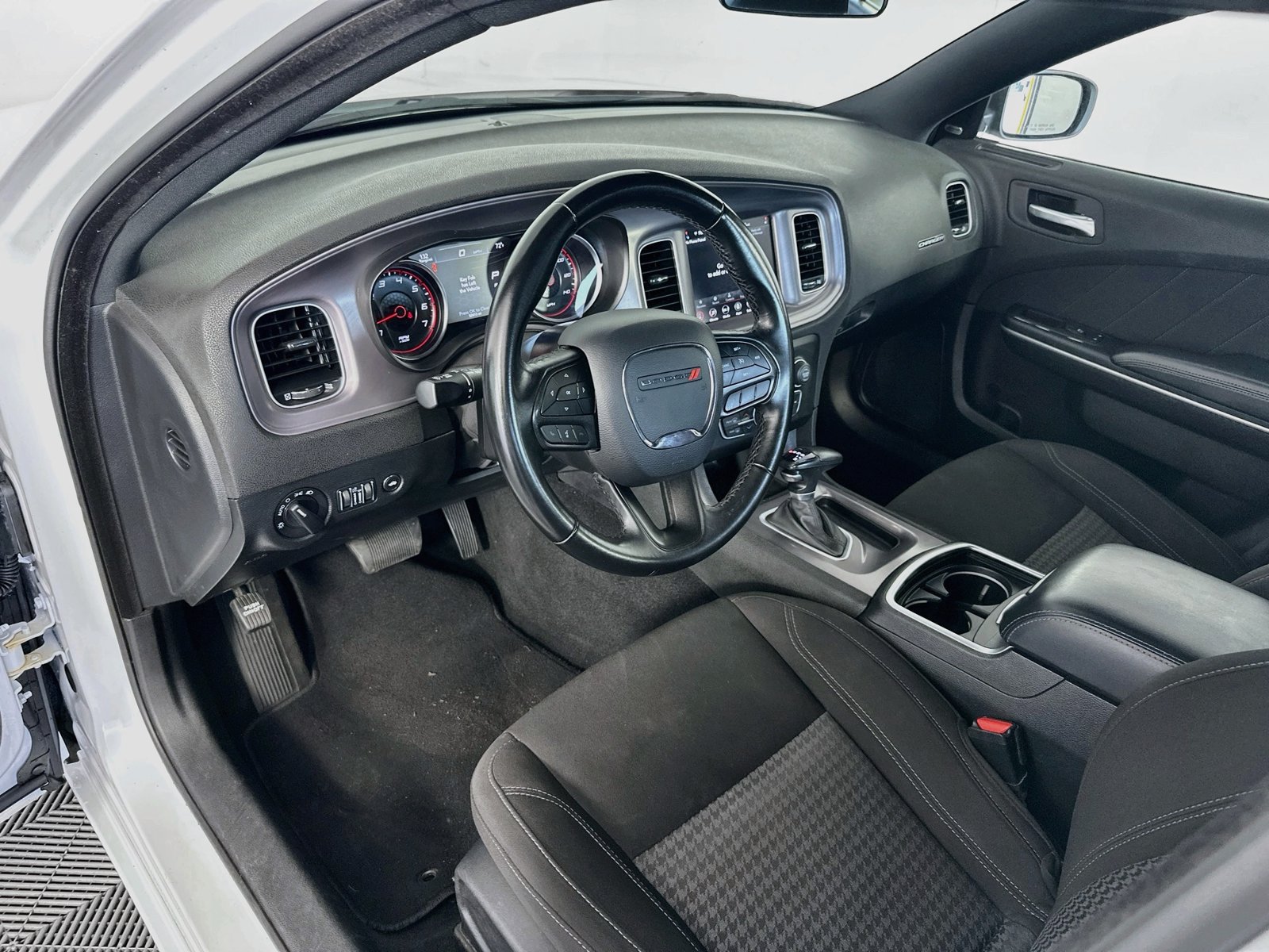 Used 2023 Dodge Charger SXT RWD image 9