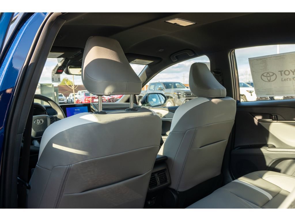 Used 2026 Toyota Camry SE w/ Convenience Package image 12