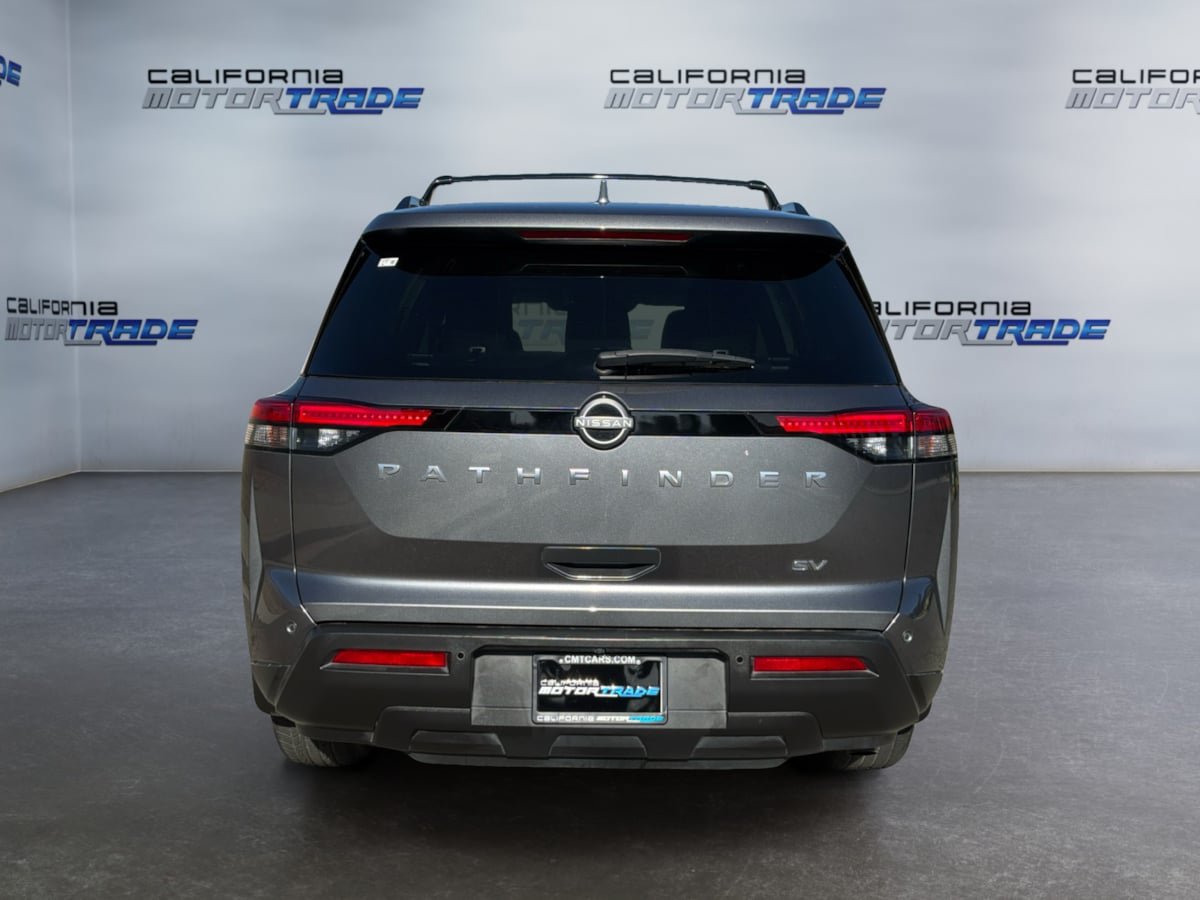 Used 2024 Nissan Pathfinder SV w/ SV Premium Package FWD image 6