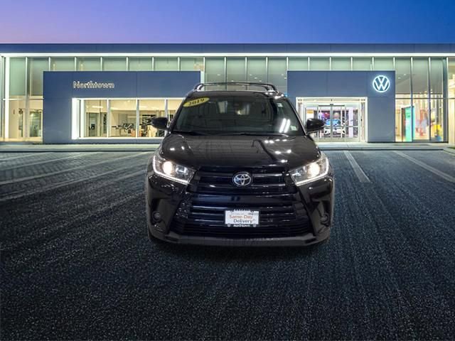 Used 2019 Toyota Highlander SE AWD/4WD image 5