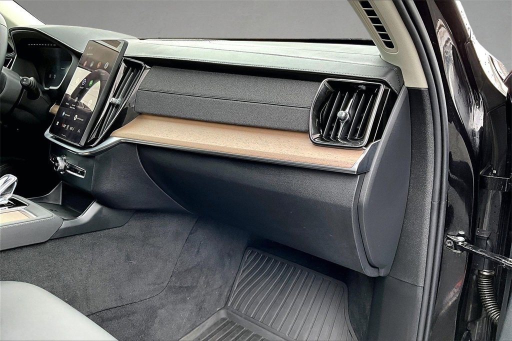 Certified 2026 Volvo XC90 B6 Plus w/ Protection Package Premier image 27