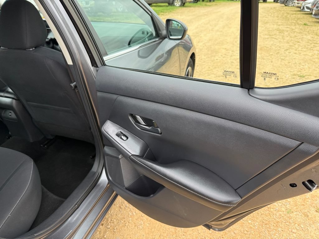 Used 2025 Nissan Sentra SV FWD image 37